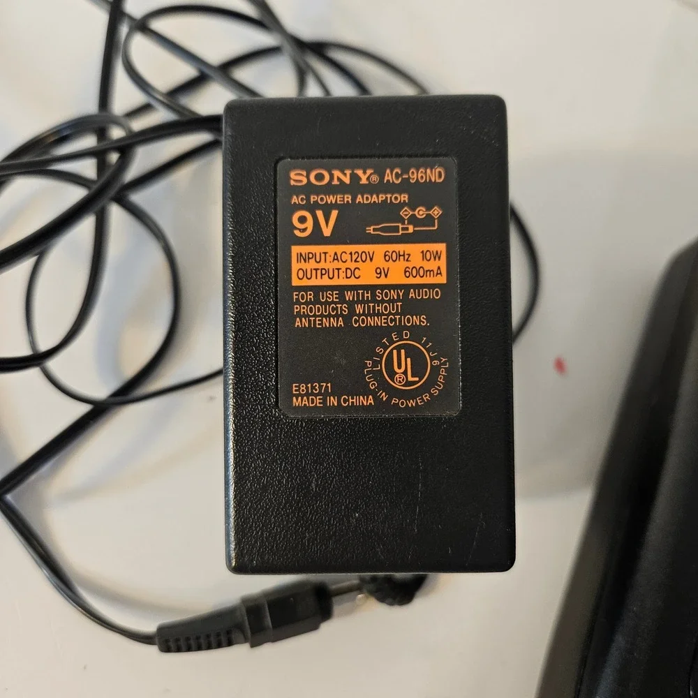Sony Discman D-34 Portable CD Player Mega Bass 1992 & AC Adapter for PARTS